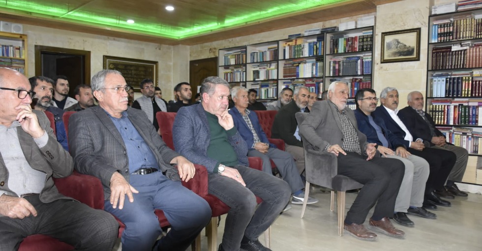 KAHTA İYC'DE SEZAİ KARAKOÇ PROGRAMI 